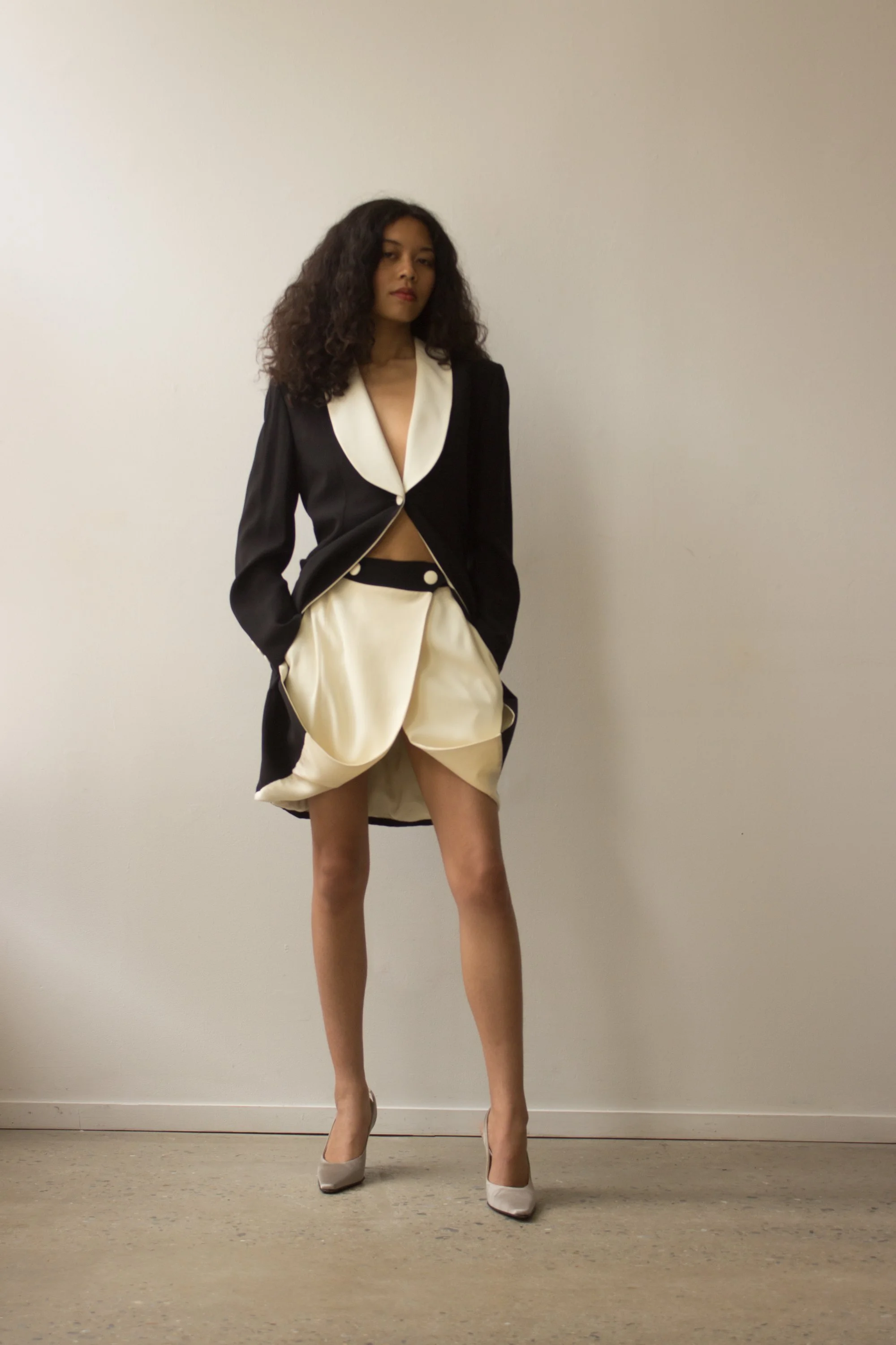 アウターその他 MOSCHINO COUTURE Woman Blazer Beige 05095550 1888 Moschino Couture Outlet: Jacket woman - Beige | Moschino